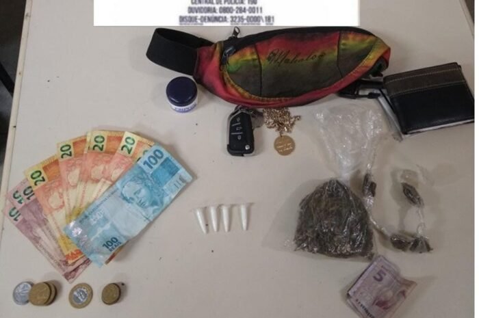  Camaçari: Homem é preso suspeito de tráfico de drogas no Alto do Triângulo