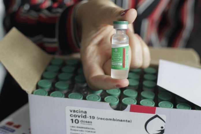  Bahia recebe lote com 119.500 doses da vacina de Oxford