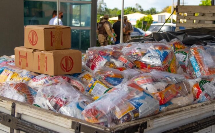  PM arrecada 500 kits de alimentos para moradores de Lauro de Freitas