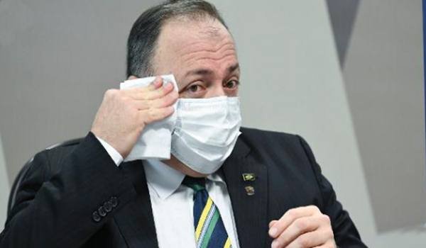  Pazuello isenta Bolsonaro, contradiz ex-ministros, mente na CPI e passa mal