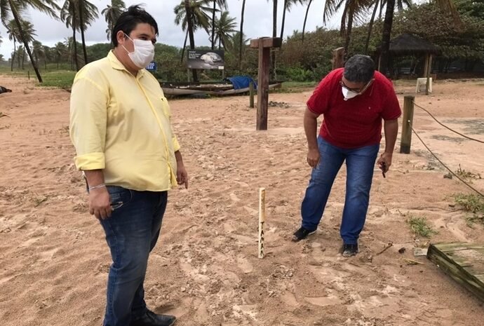  Vereadores Tagner e Vavau são barrados ao tentar apurar denuncia de crime ambiental em Loteamento na praia de Busca Vida