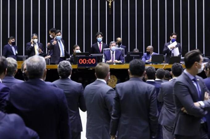  Câmara rejeita ‘distritão’ e aprova em primeiro turno PEC que resgata coligações