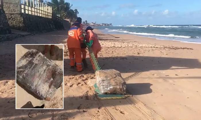  Pacote de borracha, semelhante aos fardos de navio nazista, é encontrado em Jauá