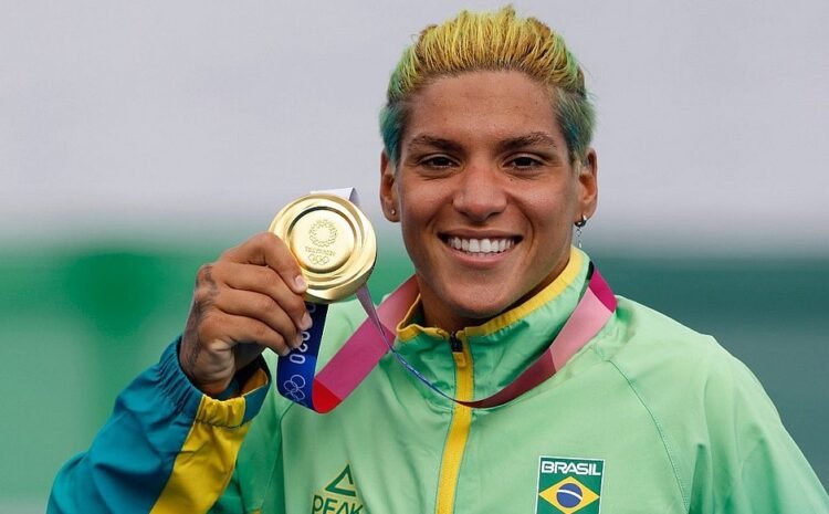  É OURO! Nadadora baiana Ana Marcela Cunha fatura o primeiro lugar na Maratona Aquática