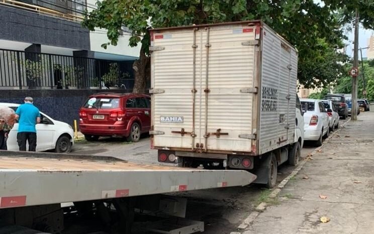 Veículos apreendidos pelo Draco são retirados da via pública e enviados para pátio em Candeias