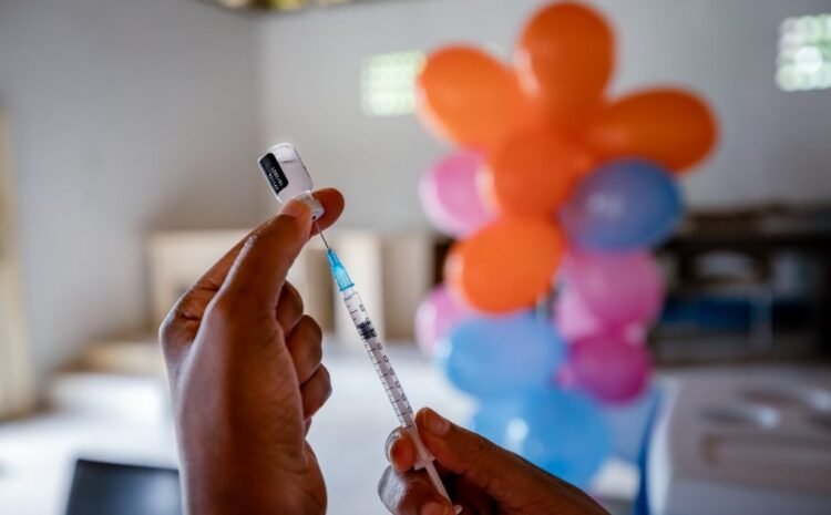  Vacinação contra Covid continua em Camaçari nesta quinta (21) a partir dos 3 anos