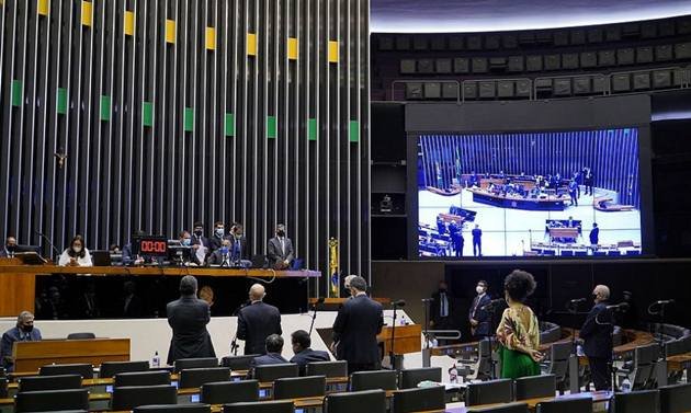  Câmara dos Deputados aprova urgência para votar projeto das fake news na próxima terça