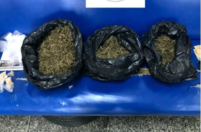  12º BPM: Homem é preso com 2kg de maconha em Camaçari