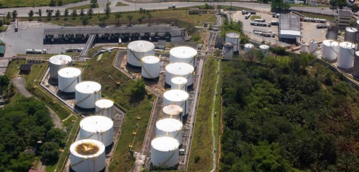  Gasolina em refinaria privatizada na Bahia já  é 27,4% mais cara que a vendida pela Petrobras