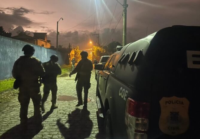  Polícia prende oito criminosos envolvidos com tráfico de drogas e homicídios em Dias d`Ávila e Alagoinhas