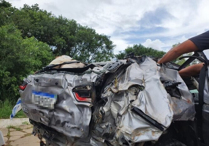  Quatro pessoas morrem após carro em que elas estavam sair da pista e cair em ribanceira no extremo sul da Bahia