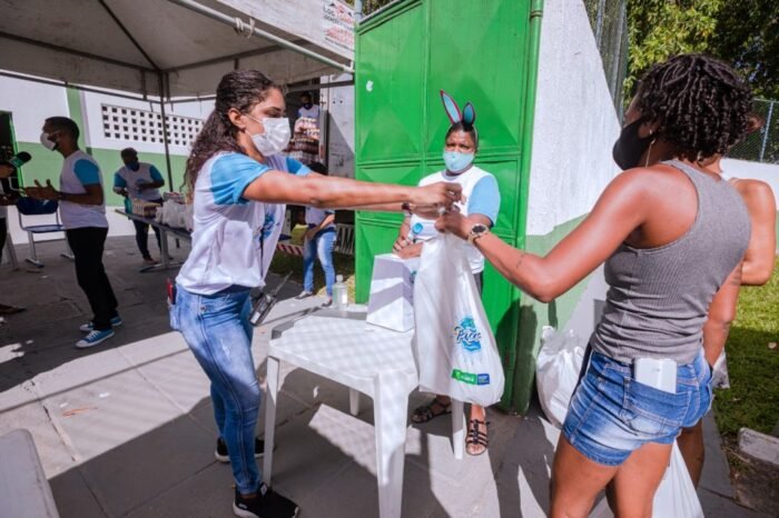  Prefeitura  de Camaçari inicia entrega da Cesta de Páscoa