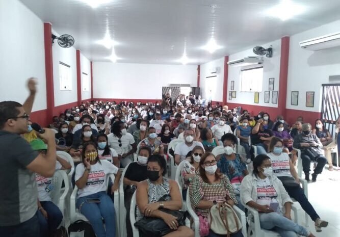  Professores de Camaçari retornam às salas de aula, após decisão judicial; estado de greve é mantido