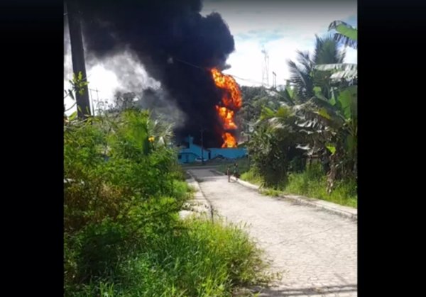  Explosão em empresa causa incêndio e deixa cinco feridos em Candeias
