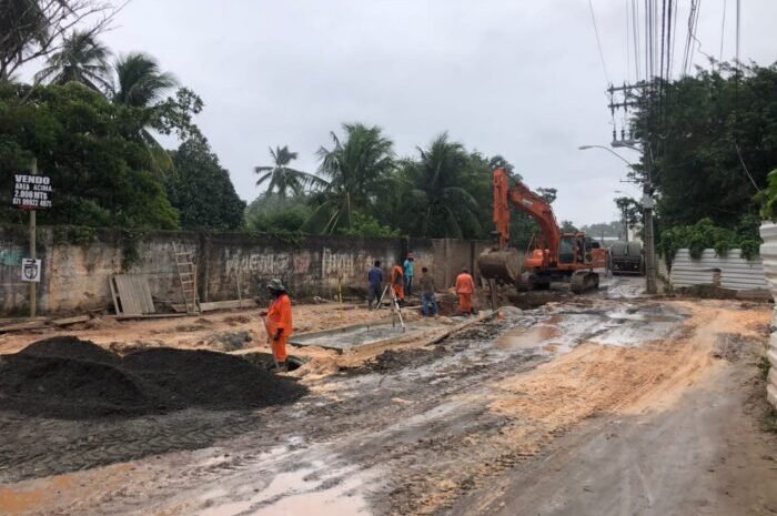  Camaçari: Rua Lagoa Branca em Cajazeiras é bloqueada temporariamente