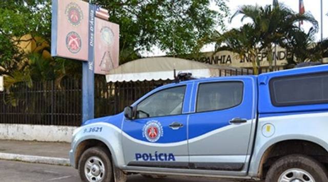 Acusado de estupro é preso enquanto dormia na cama da vítima em Dias d’Ávila
