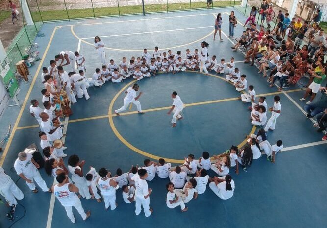  Cerca de 100 crianças participam de batizado de capoeira em Camaçari