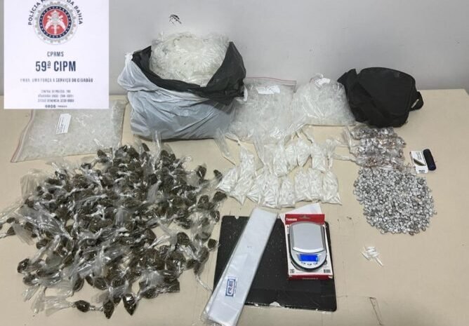 Homem é preso com 640 pedras crack e 541 pinos de cocaína em Camaçari