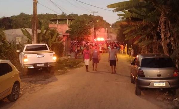  Pai e filho morrem em explosão de caminhão-tanque em Candeias
