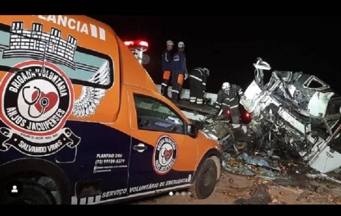  Ônibus de turismo que saiu de Camaçari, se envolve em acidente com caminhão e deixa 25 mortos