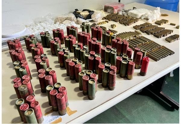  Polícia apreende drogas e munições de diversos calibres, em Camaçari