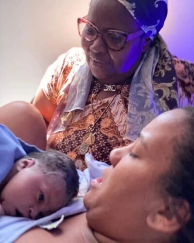 Maternidade Regional de Camaçari comemora nascimento do bebê de número 6 mil 1 Melina com a mae Ana Carolina e a avo D. Crispina de Jesus
