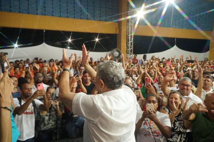  Caetano reúne milhares de pessoas para discutir a saúde de Camaçari