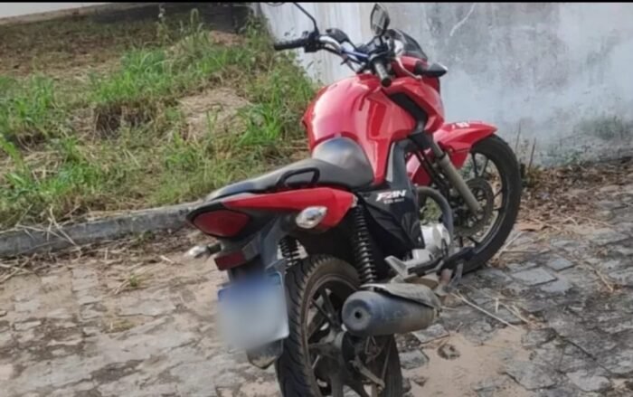  Moto roubada é recuperada pela polícia, em Camaçari