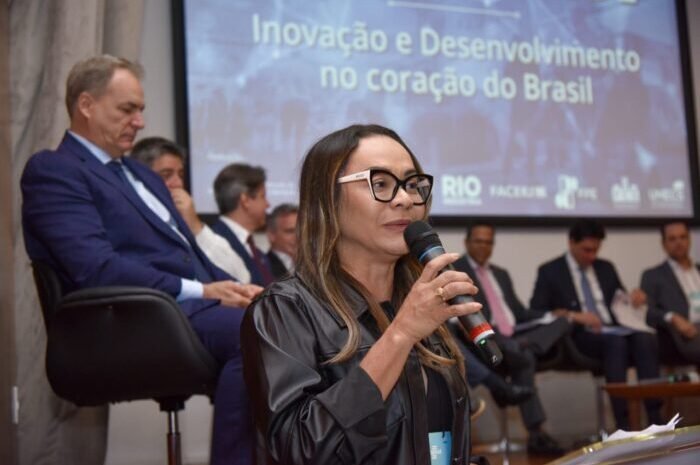 No Rio de Janeiro, Ivoneide Caetano representa a Bahia em seminário sobre futuro da indústria