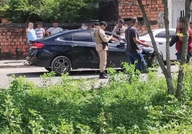  Homem de 58 anos é morto a tiros dentro do carro, em Camaçari
