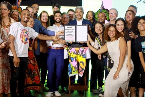  Jerônimo anuncia reajuste do Mais Futuro, Partiu Estágio e CNH gratuita para estudantes da rede pública