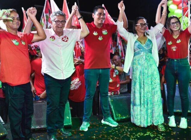  Carlinhos inaugura comitê com Caetano e Ivoneide; um dos mais fortes nomes do PSD