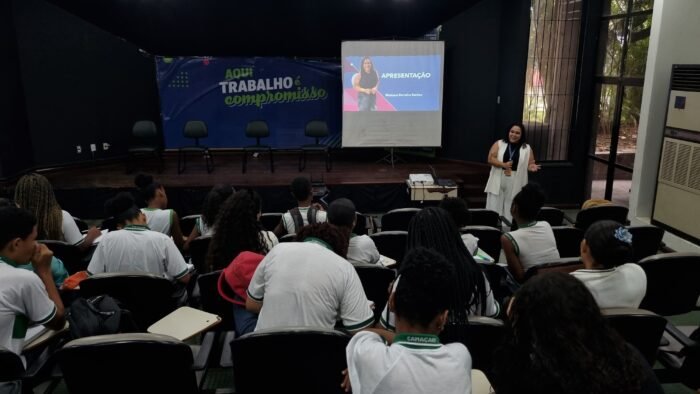  Cetrel realiza palestra sobre futuro profissional para estudantes de Camaçari