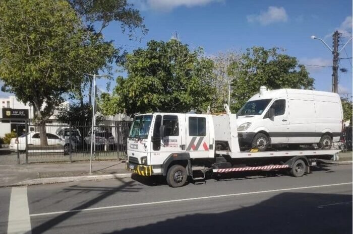  Polícia recupera veículo roubado em Camaçari