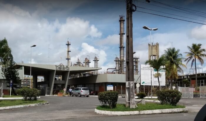  Elekeiroz abre vagas de emprego para Ajudante  Industrial e Jovem Aprendiz, em Camaçari