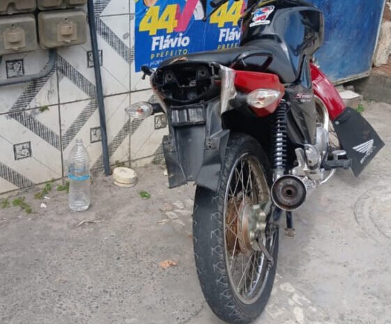  Adolescente de 17 anos é apreendido com moto adulterada, em Camaçari