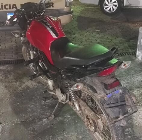  Veículo roubado é recuperado pela polícia após ser abandonado no Parque Verde II