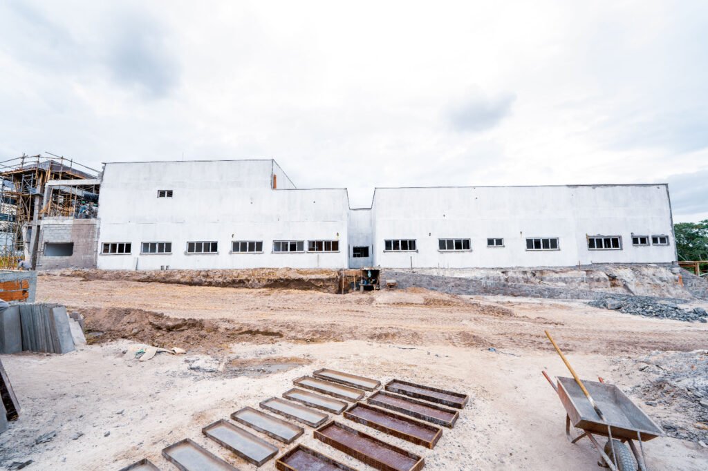 Com 70% concluídas, obras da Policlínica Regional de Camaçari avançam em ritmo acelerado 2 1001046901