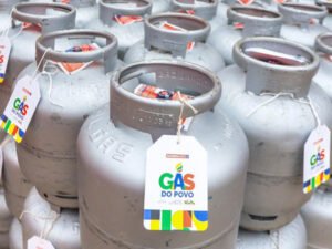 Capa3996 gas do povo